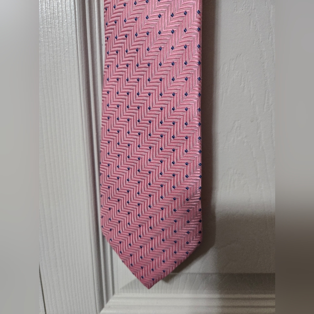 Kailong Pink Men's Tie, Blue Square Accent Design, 58 Inches Long, NWOT